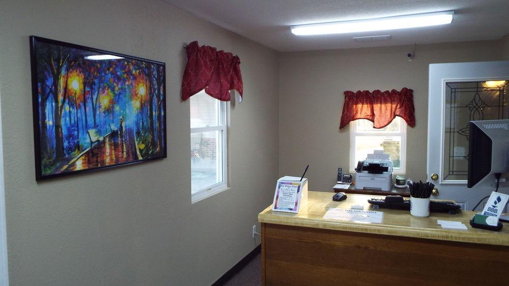 Modern Motel Vinton Exterior photo